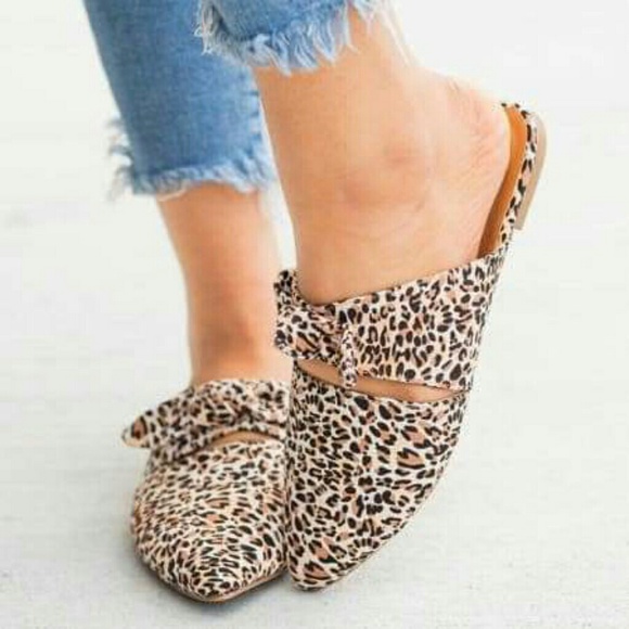 Qupid Shoes - Leopard Mules